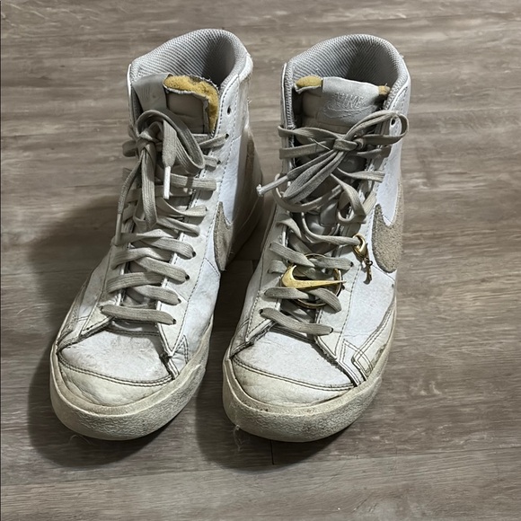 Nike Women's Gray High-Top Sneakers - Picture 1 of 3